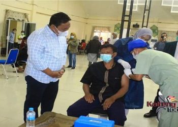 Bupati Pantau Vaksinasi Covid-19 Tenaga Pendidik di Pulang Pisau