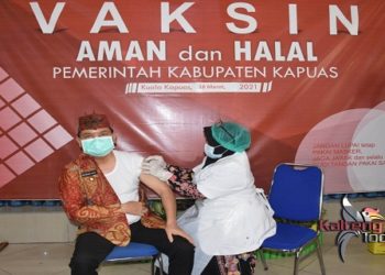 Bupati Kapuas Lakukan Vaksinasi Covid 19 Tahap Satu