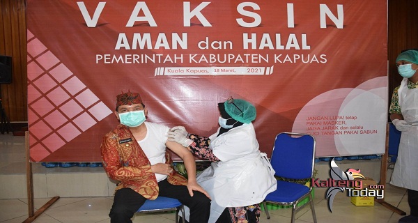 Bupati Kapuas Lakukan Vaksinasi Covid 19 Tahap Satu