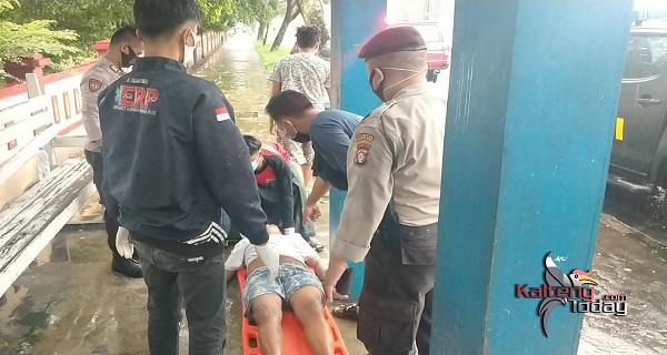 Pria Lusuh Ditemukan Tergeletak di Halte Jalan A. Yani Palangka Raya