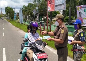 HUT Satpol PP ke 71, Bagikan Ribuan Masker ke Warga