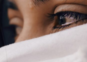 Mitos dan Fakta Sebenarnya dari Menangis