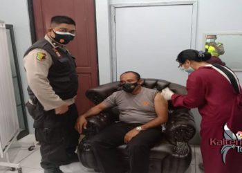 49 Orang Lakukan Vaksinasi di Kantor Kelurahan Kuala Pembuang I