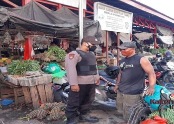 Cegah Pelanggaran Prokes, Polisi Patroli Pasar Saik.