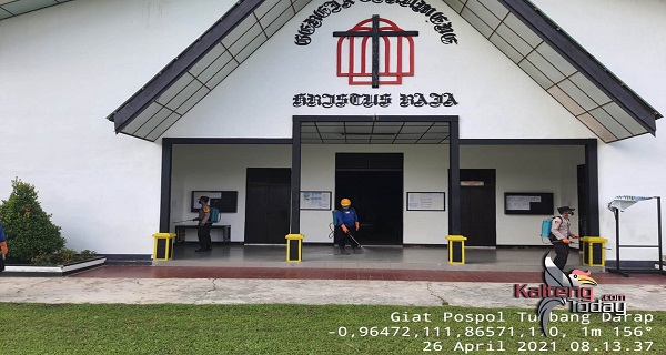 Polisi Lakukan Penyemprotan Tempat Ibadah di Kecamatan Seruyan Hulu