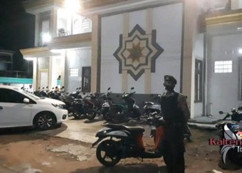 Pastikan Warga Merasa Aman Di Bulan Ramadhan, Masjid Dijaga Polisi