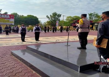 Kapolres Berikan Reward kepada personel Polres Seruyan Yang Berprestasi