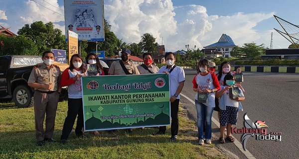 BPN Gumas Bagikan Bingkisan dan Takji