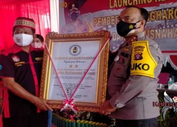 Kapolda Kalteng Terima Penghargaan dari GRANAT Kalteng.