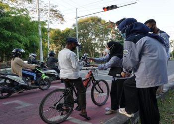 Himpunan Mahasiswa Kalteng Berbagi Takjil