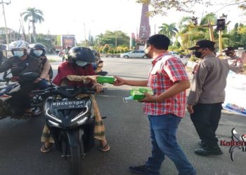 May Day di Sampit , DPC KSPSI Berbagi Takjil Bersama Polres Kotim