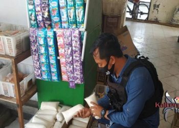 Dikawal Provos, Personel Baru Polsek Hanau Lakukan Tes Urine
