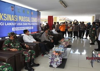 Wagub Edy Pratowo Tinjau Vaksinasi Massal Lansia di Kapuas