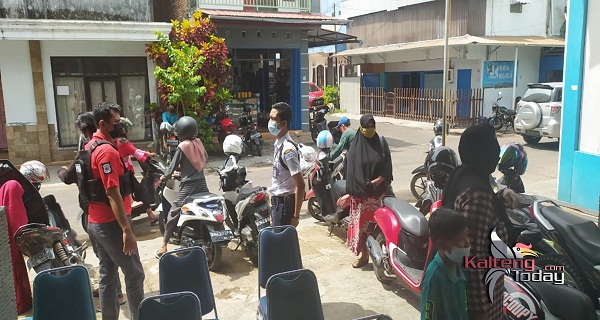 Cegah Kerumunan, Polisi Amankan Penyaluran Dana BPUM di BRI Kuala Pembuang