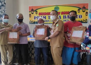 PDAM Tirta Barito Buntok Bagikan 150 Paket Sembako
