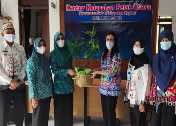 TP. PKK Kelurahan Selat Utara Terima Bantuan Bibit Tanaman