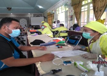 300 Pegawai dan Guru Kemenag di Kabupaten Kapuas Divaksin Covid 19