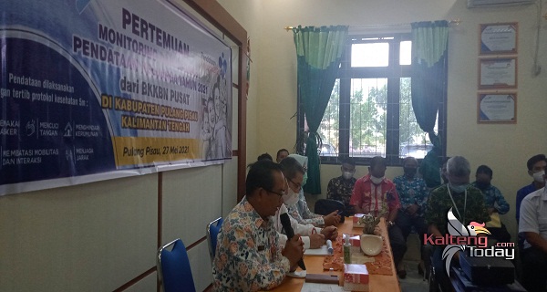 Pertemuan monitoring dan evaluasi (Monev) Pendataan Keluarga tahun 2021 yang dilaksanakan DP3AP2KB Kabupaten Pulang Pisau.