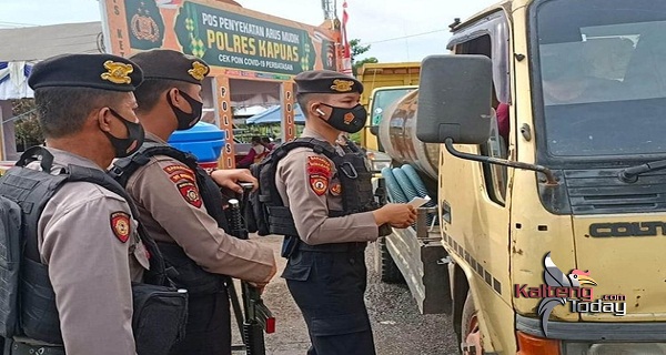 20 Personel Ditsamapta Polda Kalteng BKO Operasi Ketupat di Pos Penyekatan di Kapuas
