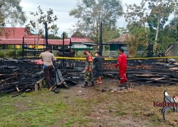 Tragis, Saat Lebaran 2 Rumah Warga di Mentaya Sebarang Sampit Ludes Terbakar.