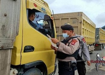 20 Personel Ditsamapta Polda Kalteng BKO Operasi Ketupat di Pos Penyekatan di Kapuas