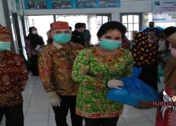 2000 Sembako Gratis Dibagikan Untuk Warga Tiga Kecamatan di Kapuas