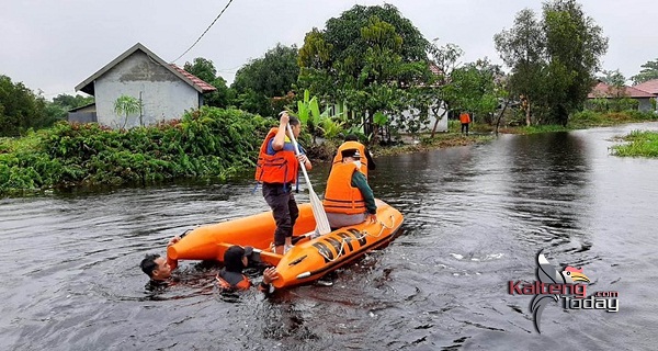 Bupati Pantau Kawasan Yang Rawan Banjir