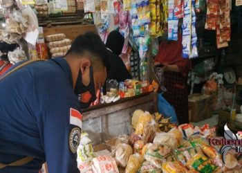 Anggota Satreskrim Lakukan Bahan Pangan Di Sejumlah Pasar Di Kuala Pembuang