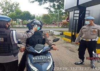 Sipropam Polres Seruyan Tetap Cek Suhu Badan Sebelum Masuk Mako