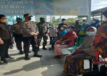 Kapolres Pantau Vaksinasi Massal Lansia di Puskesmas Ketapang II
