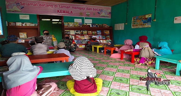 Polsek Ketapang Manfaatkan Taman Bacaan Menjadi Pesantren Kilat