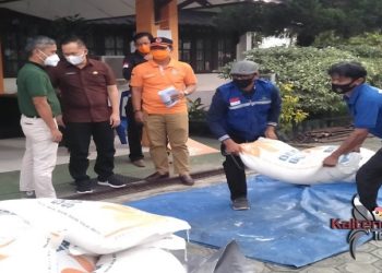 Bantuan Pangan Untuk Korban banjir 6 Kecamatan di Kabupaten Kapuas Disalurkan.