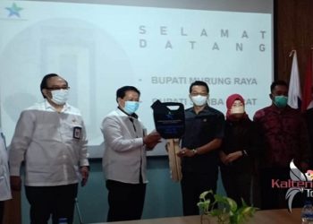 Perpusnas RI Berikan Penghargaan Kepada Bupati Murung Raya