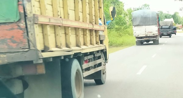 Dewan Minta Truk Angkutan Jangan Konvoi di Jalan