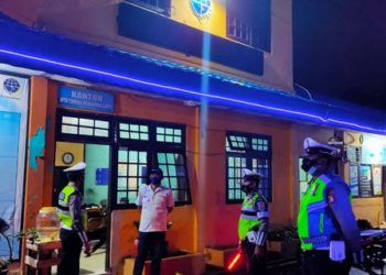 Polres Kotim Cegah Aksi Premanisme dan Sosialisasi Prokes di Terminal Patih Rumbih Sampit