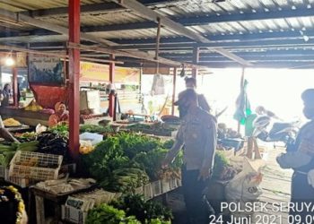 Pastikan Warga Patuhi Prokes, Polisi Patroli di Pasar Seruyan Hilirr