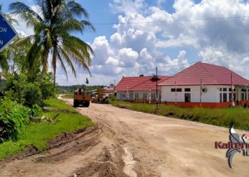 Dengan Swakelola DPU Gumas Perbaiki Jalan Ais Nasution