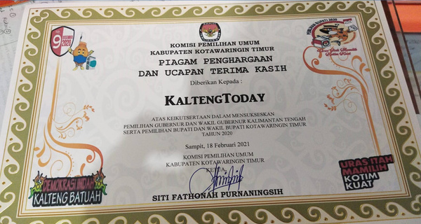 Kaltengtoday Terima Penghargaan dari KPU Kotim
