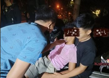 Mabuk, ABG Ini Tumbang di Jalan Raya Hingga Harus Digotong Polisi