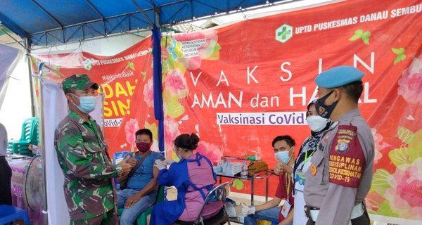 Polsek Danau Sembuluh Lakukan Pengamanan kegiatan Vaksinasi