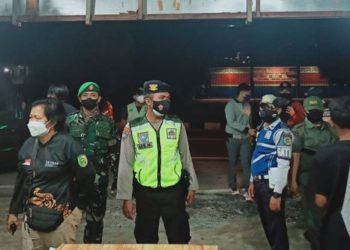 Satgas Covid-19 dan Polisi Gelar Patroli Malam Penertiban Pengetatan PPKM di Palangka Raya