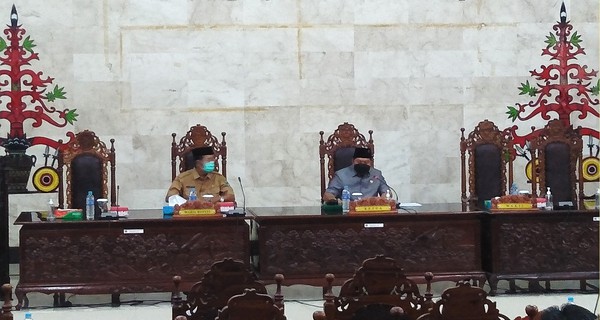 Wabup Sampaikan Dua Buah Rancangan Peraturan Daerah Pada Rapat Paripurna