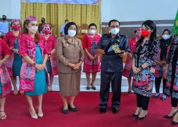 Ketua KPP DPRD Kalteng Lantik Pengurus KPP Gumas