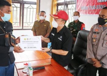 Bupati Seruyan Serahkan Bantuan Stimulan Perumahan Swadaya