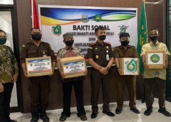 Peringati Hari Bhakti Adhyaksa Ke-61, Kejari Kotim Bantu Masyarakat Kurang Mampu