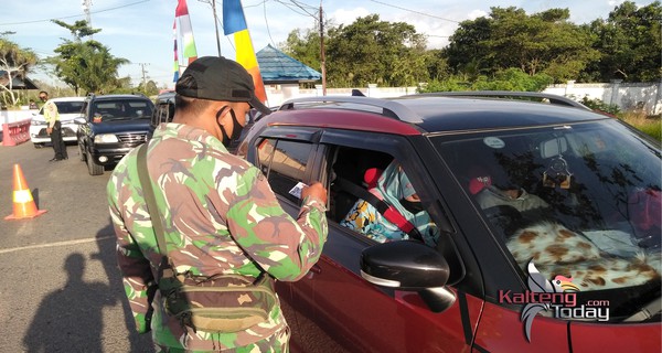 Hari Pertama Penyekatan, 40 Kendaraan Dipaksa Putar Balik di Perbatasan Kabupaten Kapuas