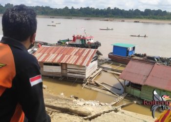 Diduga Kesurupan, Seorang Warga Barsel Nekat Terjun Ke Sungai Barito
