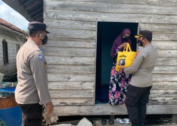 Polres Seruyan Beri Bantuan Warga dan yang sedang Menjalani Isolasi Mandiri