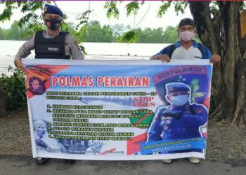 Satpolairud Polres Seruyan Ingatkan Warga Pesisir Taati Protokol Kesehatan.