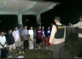 Sekelompok Remaja Sedang Berkerumun Dibubarkan Anggota Polsek Hanau